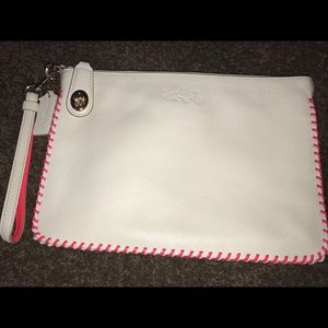Rare white leather large 𝙲𝚘𝚊𝚌𝚑 wristlet purse
